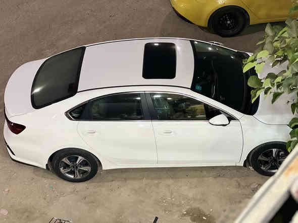 السلام عليكم 
سياره سيراتو وارد خليجي موديل 2021 نضافه فول سياره مكفوله عدا رصعه بالباب مال سائق موضح بالصوره
رقم بغداد حره سنويه بأسمي تحويل ثاني يوم
مواصفات فول فتحه سقف بانو راما 
تدفئه تبريد تحكم عدسه ألد عده درجات إلخ 
لون ابيض داخل بيجي نضافه تخبل 
بالعافيه على الي ياخذه 
للاستفسار اكثر 
الرقم:-***********
