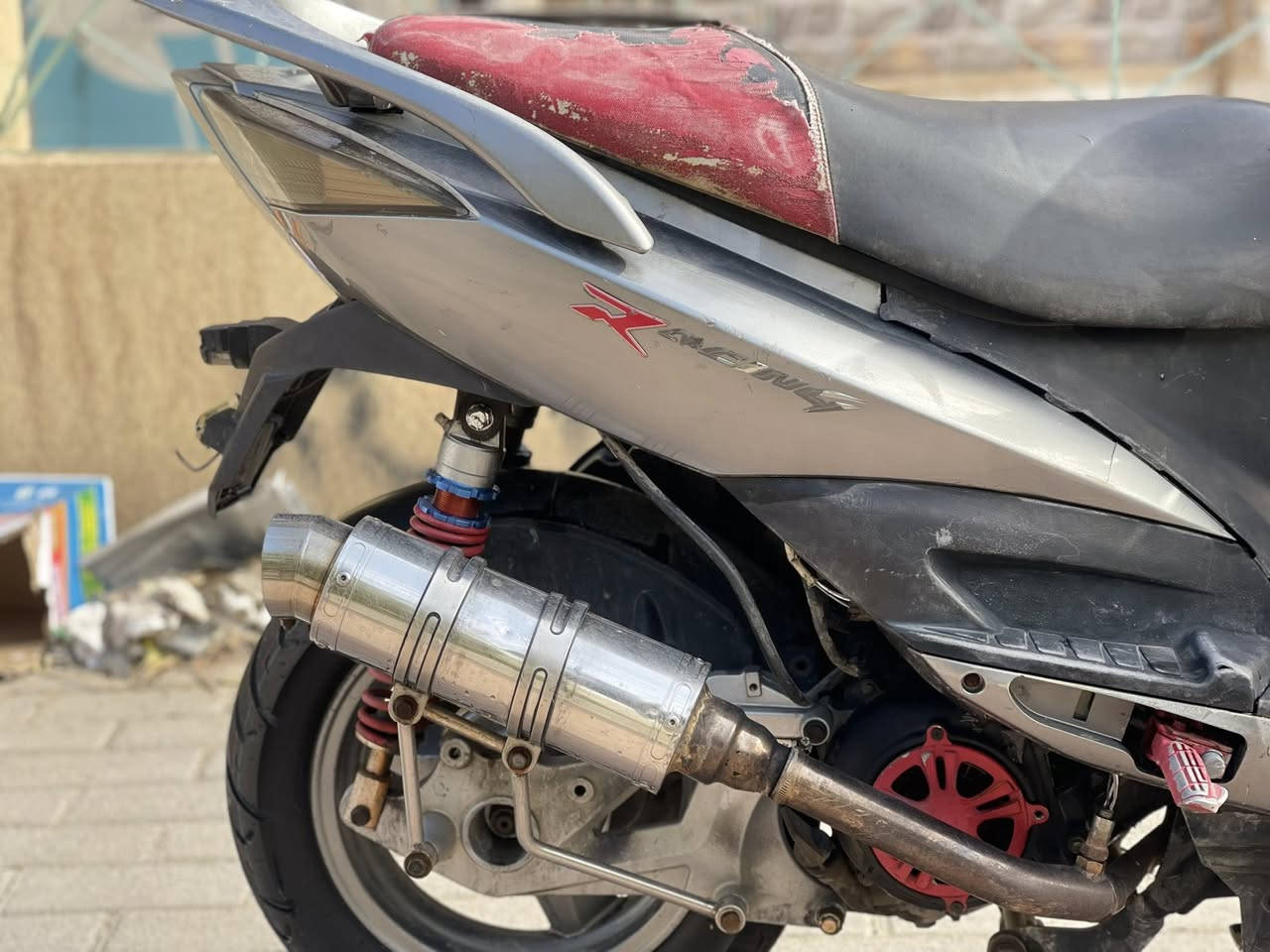 دارجه كايمكو رايسنك 
محرك 150
صالنصه رياضي
دبل رياضي 
عقل رياضي فصلات 
الدراجه مصروف عليها من كل النواحي 
ما بيها اي نقص 
سعر 475الف وبيها مجال
للاستفسار:***********
