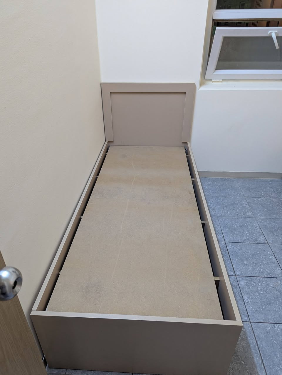 الكابتشينو...
مو بس نشربها ... لا 
لونها حلو ونسوي منها غرفة نوم شبابية 
زورونا ... الشارع العام مقابل المدخل الرئيسي مباشرة قرب معهد المناهل مجاور البنجرجي داخل الكراج 
عروض خاصة وأسعار تنافسية متلكوها بغير معامل 
*********** واتساب 
ابو شهد
