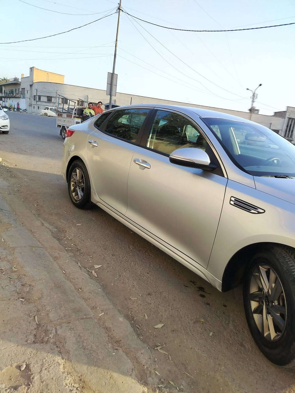 سلام عليكم سياره للبيع اوبتما موديل ٢٠٢٠ حادثة موجود بلصور سيارة جديدة بمعنى الكلمة لغد شاصي مكفول
فئة fe ماشية ١٠٣
كير محرك بلادي برغي ممفتوح بيها
تخم تاير جديد
حدادية جديدة
سيارة رقم اربيل بسمي سنوية وهزة جديدة تحويل ثاني يوم
ملاحظة سيارة بيها البنيد مصبوغ بدون ضربة
السعر 138 الاستفسار ***********
عنوان الشيخ عمر مقابل الدفاع المدني
