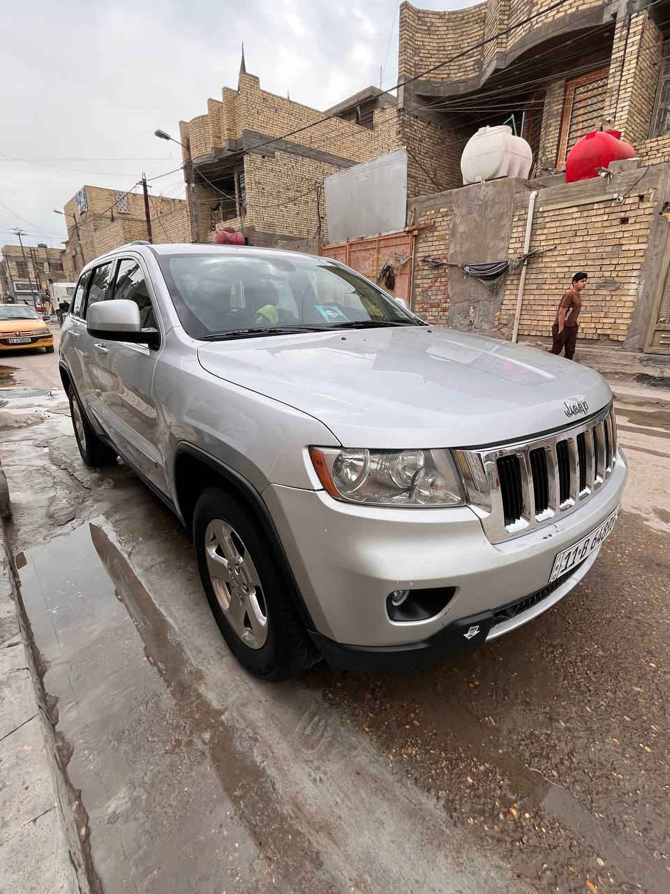 اسلام عليكم كراند شيروكي لاريدو 2011 وارد امريكي 
#الحادث : باب السائق مصلح نفسيته 
مكينه 3٫6L شرط كفاله كير ومكينه 
ماشية:147mi  
تبريد ❄️خير من الله 
رقم دولي بغداد باسمي تحويل مباشر 
تخم تاير جديد صدر جديد خلفي +الامامي 
#السعر :158
#العنوان :بغداد مدينه الصدر 
#رقم الهاتف :***********
