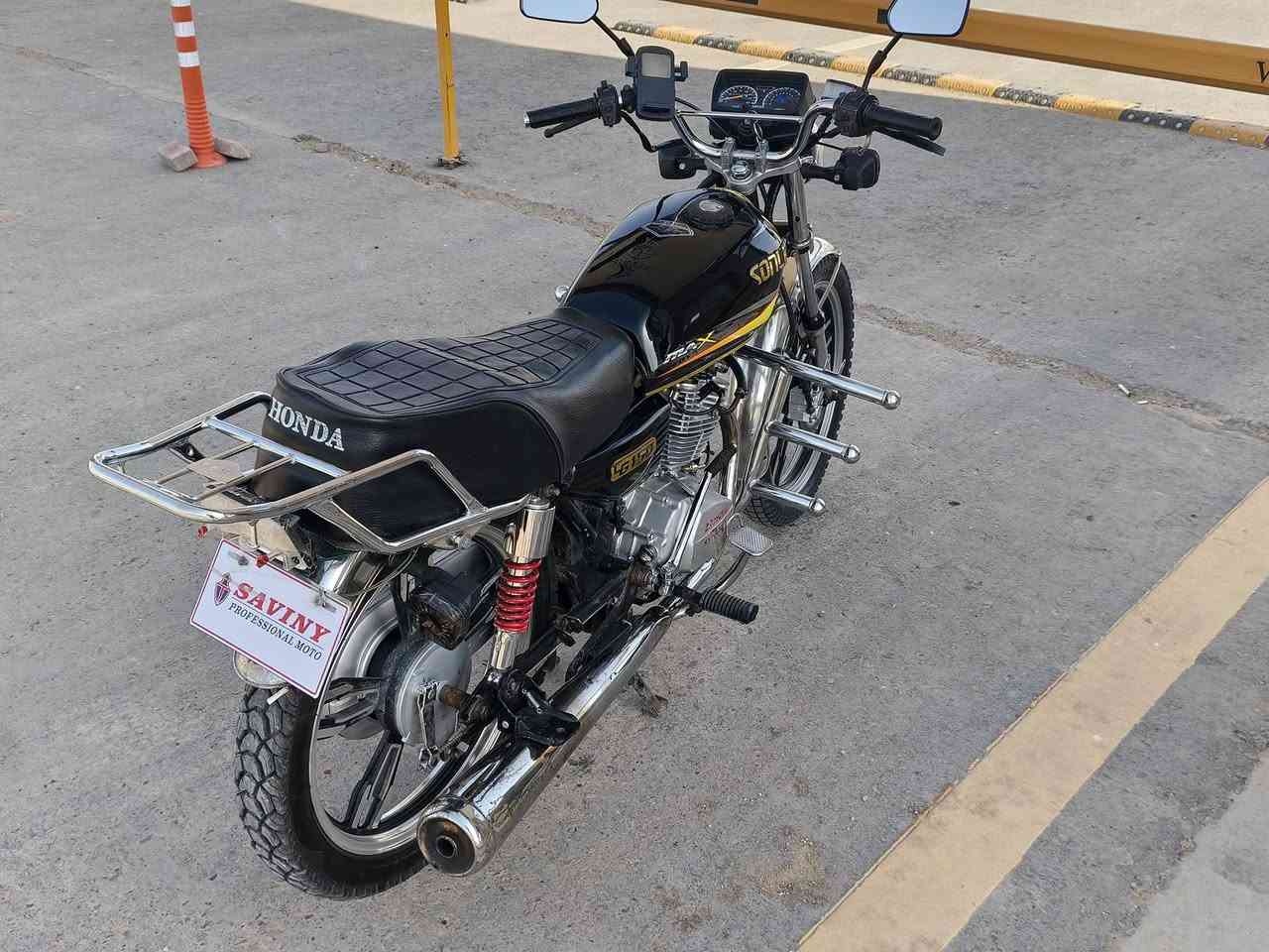 سلام عليكم دراجة ايراني نضيف كلشي شغال بيه محرك جديد ممفتوح كهربائيات كلها شغاله سعر 450
مكان الرمادي ***********
