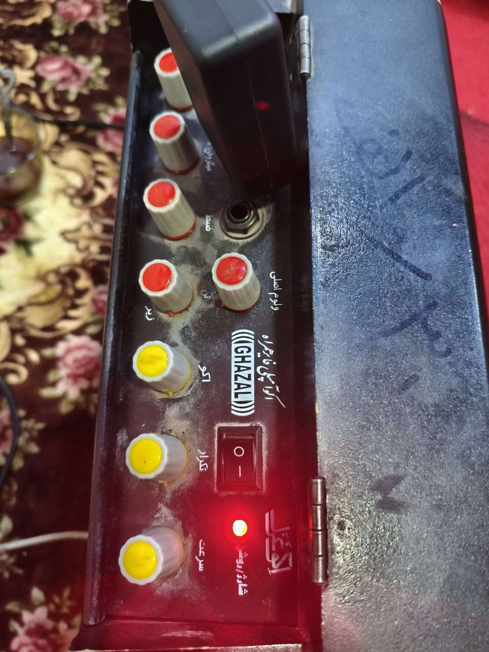 من رخص الادمن اثنين اجهزه شغاللات ويشحنن وصوت جميل والحجم وسط الغزل بس بطاريه عوزهه شغاله مثل ماموضح كداكم للصوره بطاريه سعره 10 دينار والتكنوسات كامله مكاني كربلاء تفحص يله تأخذ سعر اثنين 150الف أتريد وحده خادم مامتواجد عله النت رقم اتصل واني بلخدمه الي يفيدنه اني حاضر ***********
