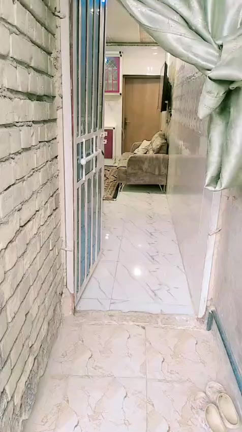 مشتمل 70 متر للبيع او مراوس بمساحه اكبر يتكون من كراج وحديقه ومدخلين واستقبال وهول داخلي وخدمات وغرفه نوم ومنور طابق واحد بدون درج السعر 90 العنوان ابو دشير قرب مدرسه النهرين
***********
