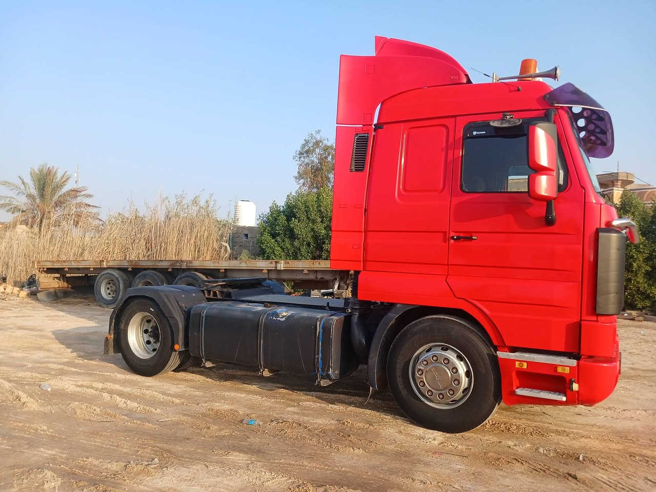 السلام عليكم سكانية راس تريله فلات  ذات جوانب متحركة سيارة جديدة او جاهزة من كلشي تخم تاير محرك جديد ١١٣ حجم ٨٨ سيارة جاهزه رقم نكليزي ديالى بسمي ثلاث لوحات السعر( ١٦٠$)بيهة مجال قليل للشراي للستفسار)(***********)(***********)
