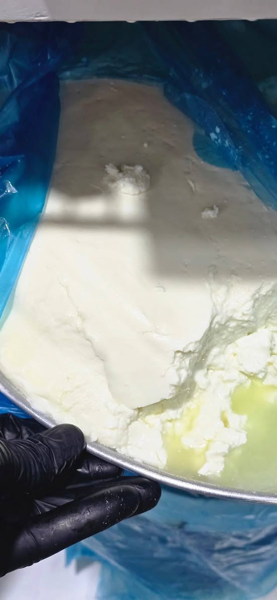 هنا وبس ...
كيمر عرب 100% 😋😋😋
جبن عرب 
روبة عرب 
نظافة وجودة 100% 
متوفر لدى اسواق حي التجار  والتوصيل لكل مكان 🚗🚗🚗🚗

واتساب ***********
