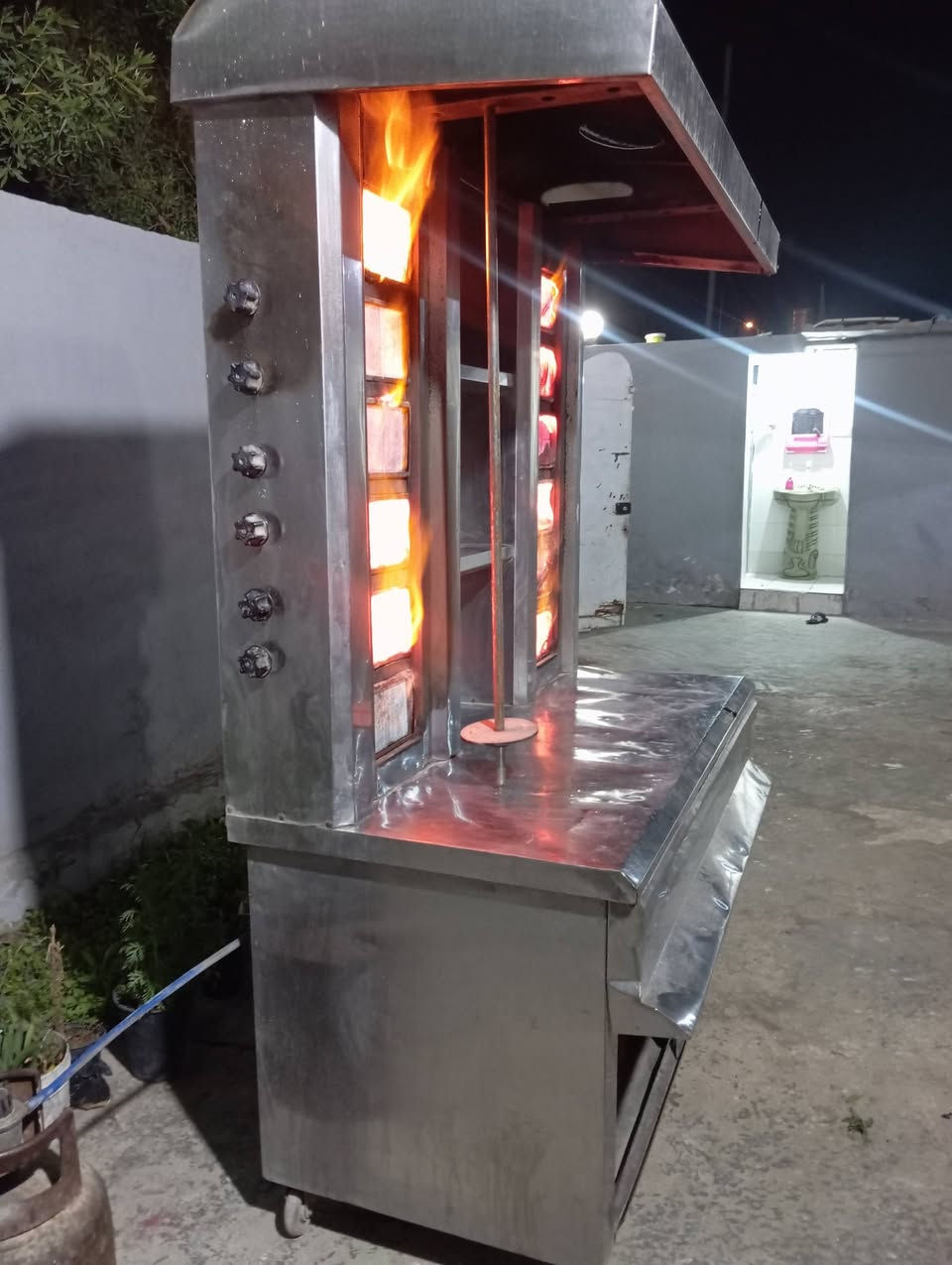 السلام عليكم كربلاء طويريج للبيع شوايه مال شاورما نظافه 90%. ***********. مزدوجه
