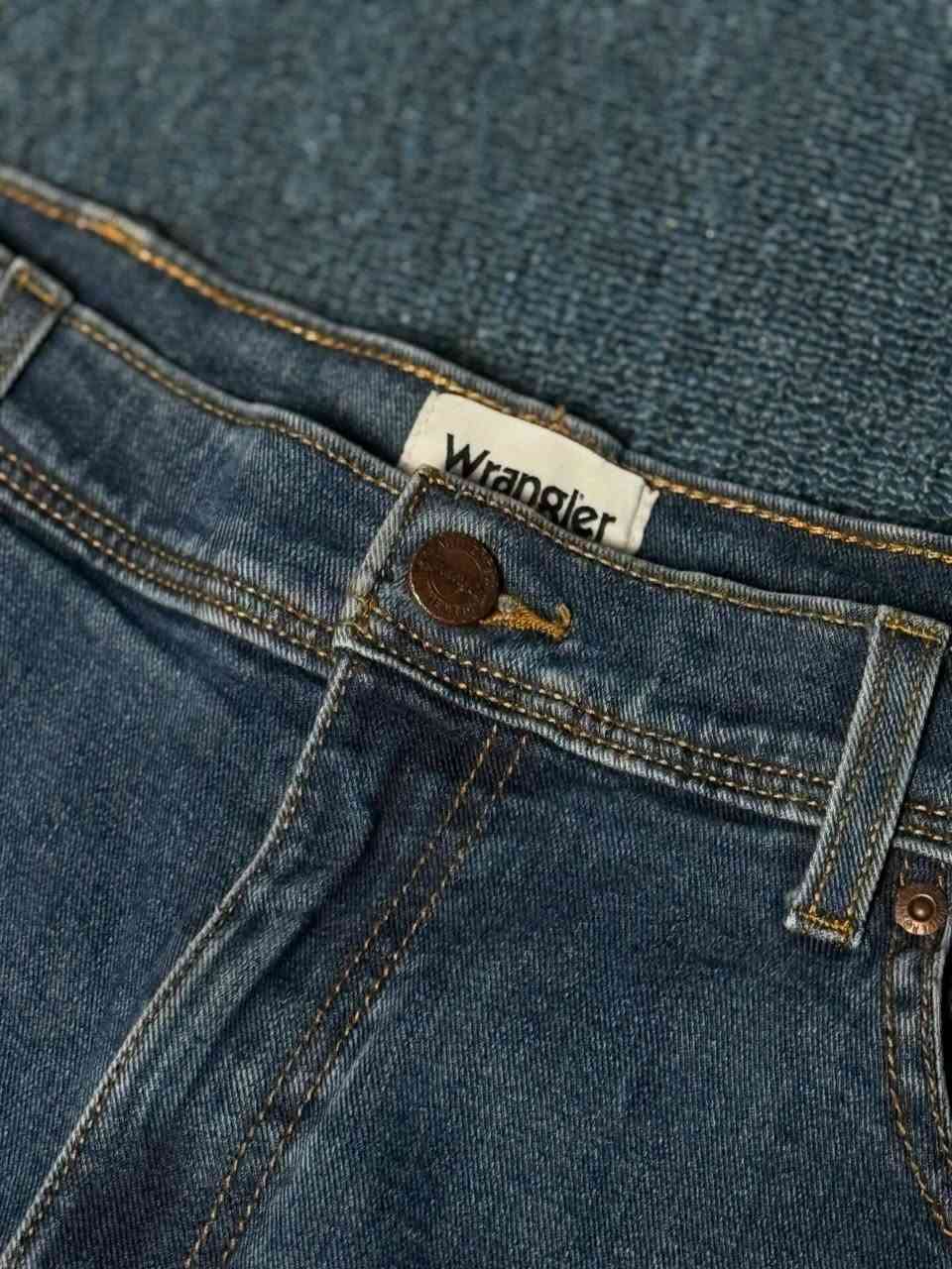 ⁨ ⁨ ⁨ Wrangler - TEXAS
جينز ماركة رانكلر 
لون ازرق 
خصر متوسط مع قالب ارجل مستقيم
تصميم كلاسيكي 5 جيوب
خامة قطنية 99% 
راحة ومتانة للاستخدام اليومي 
غلق بسحاب
بلد الصنع : بنغلادش
القياس : 36
عرض الكمر : 46 سم 
الطول : 103 سم 
عرض الحجل : 20 سم
السعر : 60 الف 
توصيل مجاني داخل بغداد وباقي محافظات العراق 🚚⁩⁩⁩


**إذا كنت صاحب هذا الإعلان وتريد حذفه لأي سبب، رجاءا أرسل رسالة إلى الدعم الفني**