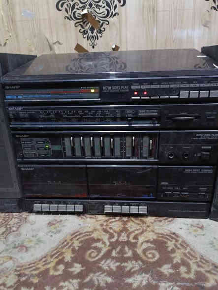 للبيع مسجل راديو اسطوانه شارب ياباني اصلي  يحتاج إلى صيانه وتنظيف الجهاز نظيف بدون تصليح متروك من فتره طويله..
*********** السعر 50 الف يوجد توصيل
