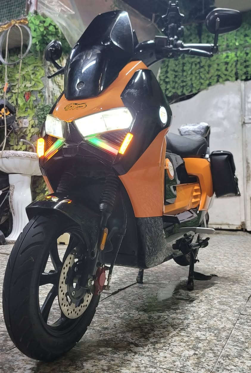 السلام عليكم...دراجه (سيزر ليو)..بطاريه ليثيوم (50) امبير...دراجه معروفه بقوته ومتانته ..تقطع مسافه اكثر من (95) كيلو. بل شحنه الواحده...دراجه جاهزه على وضع الوكاله.. مابيه اي نقص ..
السعر ( مليون و400) قفل ...مكاني بغداد الشعب..الشراي يتصل..***********....واتساب موجود...
