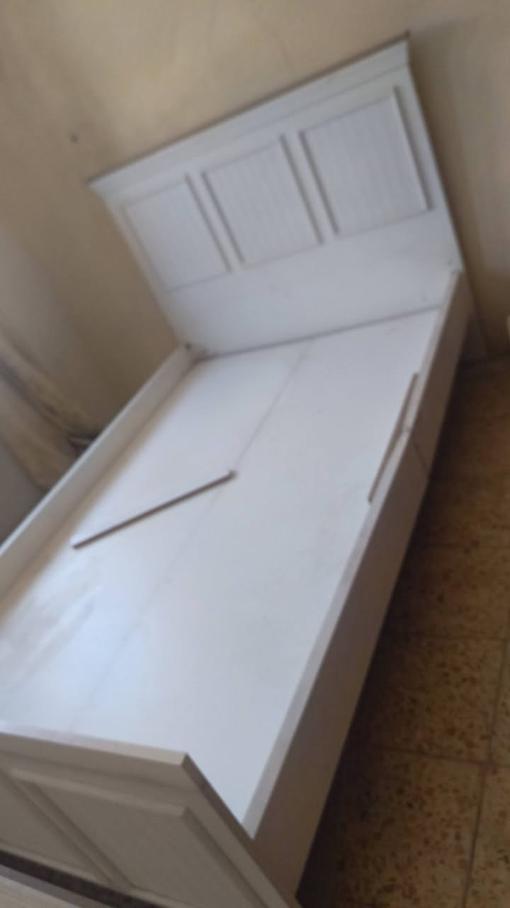جربايه تركي مع دوشك بيها ضرر بسيط واضح بالصور الدوشك اصلي ضغط عالي 
المكان البياع المعالف الشارع العريض
السعر 175 وبيها مجال بسيط


**إذا كنت صاحب هذا الإعلان وتريد حذفه لأي سبب، رجاءا أرسل رسالة إلى الدعم الفني**