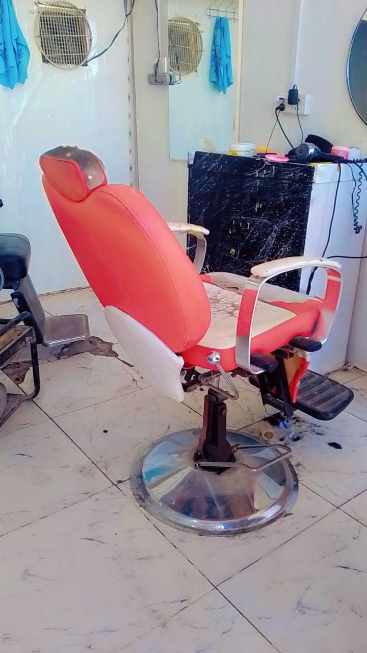 كرسي حلاقه للبيع مكاني بابل اجبله الاستفسار الاتصال ع الرقم ***********
