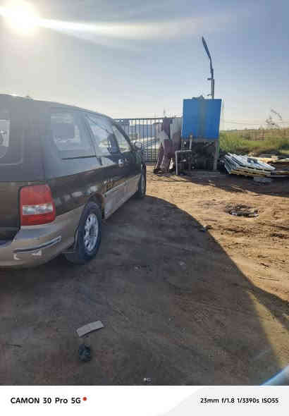 كيا كرنفال كاز موديل ٢٠٠٠ كير عادي سياره بلاديه لاضربه ولاصبغ بيه خياس بداير مكينه كير تمام تحويل مباشر سنويه جديده سعره   ٤٠ اوبيه مجال اتصال ***********
