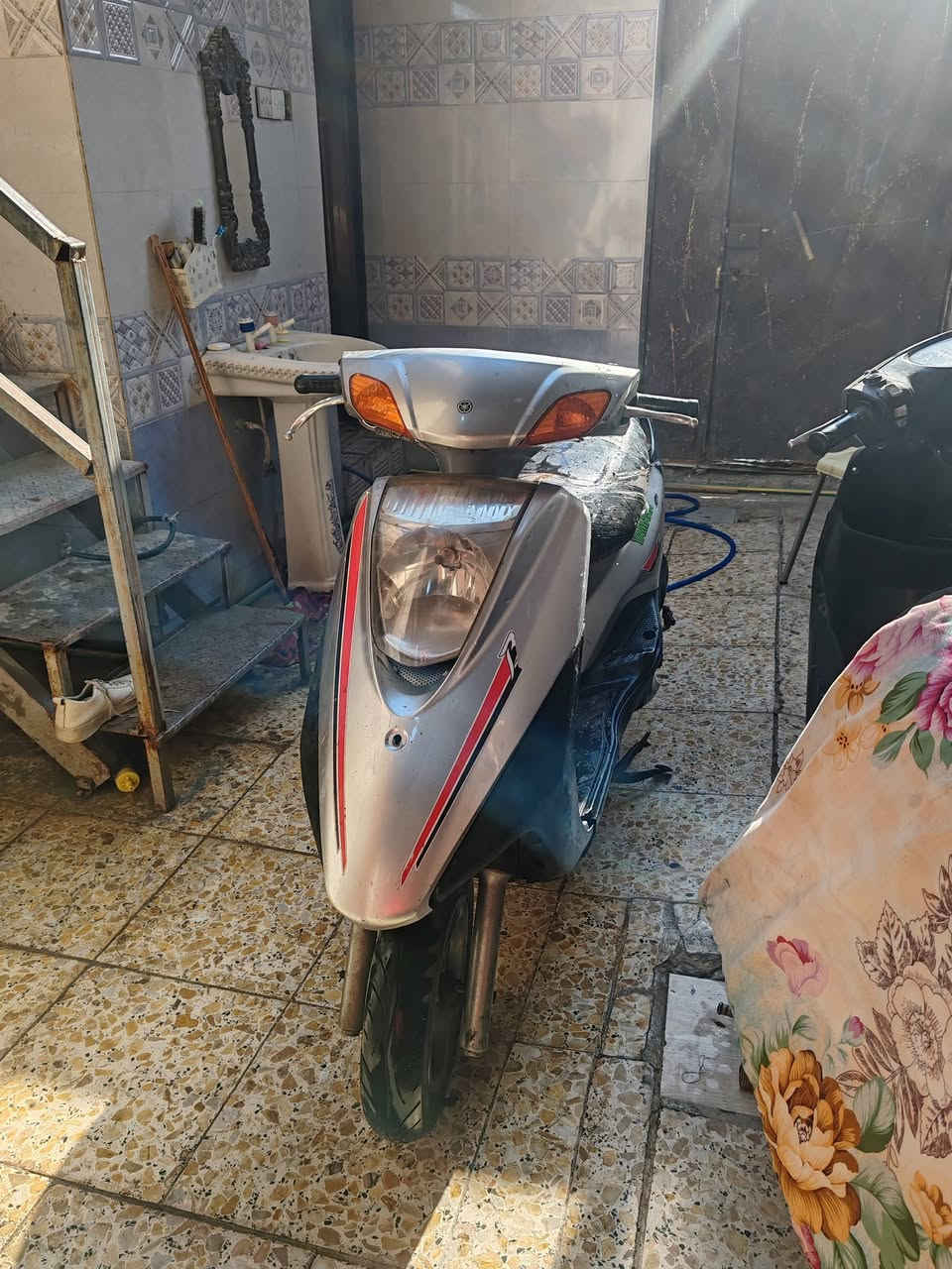 بريز كوم حديد تشتغل وتمشي نقص صالنصة ب250 قفل .. عنواني الشعب ***********
