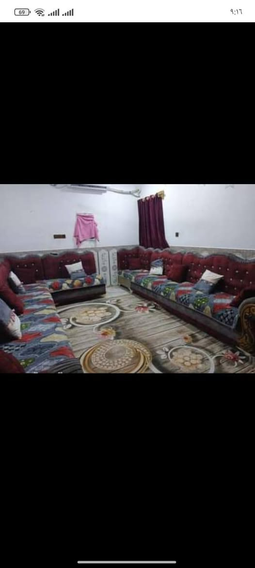 سلام عليكم 
دار للبيع المساحه 140متر 🏡
العنوان البصره شط العرب التنومه شارع4 قرب شارع العام

يتكون البيت م̷ـــِْن ثلاث غرف منام  + أسقبال + صاله +مطبخ   + صحيات داخليه خارجيه

الخدمات كامله ماء كهرباء  مدارس قريبه مراكز صحي قريبه موقع  بكافه الخدمات متوفره

نوع طابو ملك صرف زراعي بأسم عراقي📜
 
السعر 75مليون وقابل للتفاوض
للأستفسار📲
***********
***********
