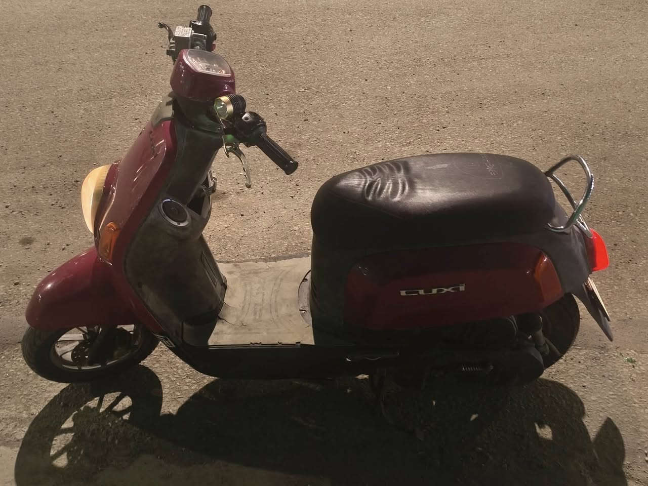 للبيع دراجة بوليس ياباني مكينة نضيفة مامفتوحة بس ولفات كلة شغال كهربائية اشاير لايت هورن كلة شغال بيهة باتري بس للسلف ميشتغل نقصها راجز السعر 400بيهة مجال حك الجية مكاني كربلا حي النضال يم المستوصف للتصال *********** موجود خاص
