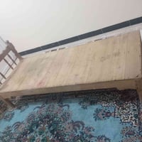تخت للبيع نضافه 90/100 شرط مامصلح خشب صاج عراقي ثقيل السعر ب 70. 07737...