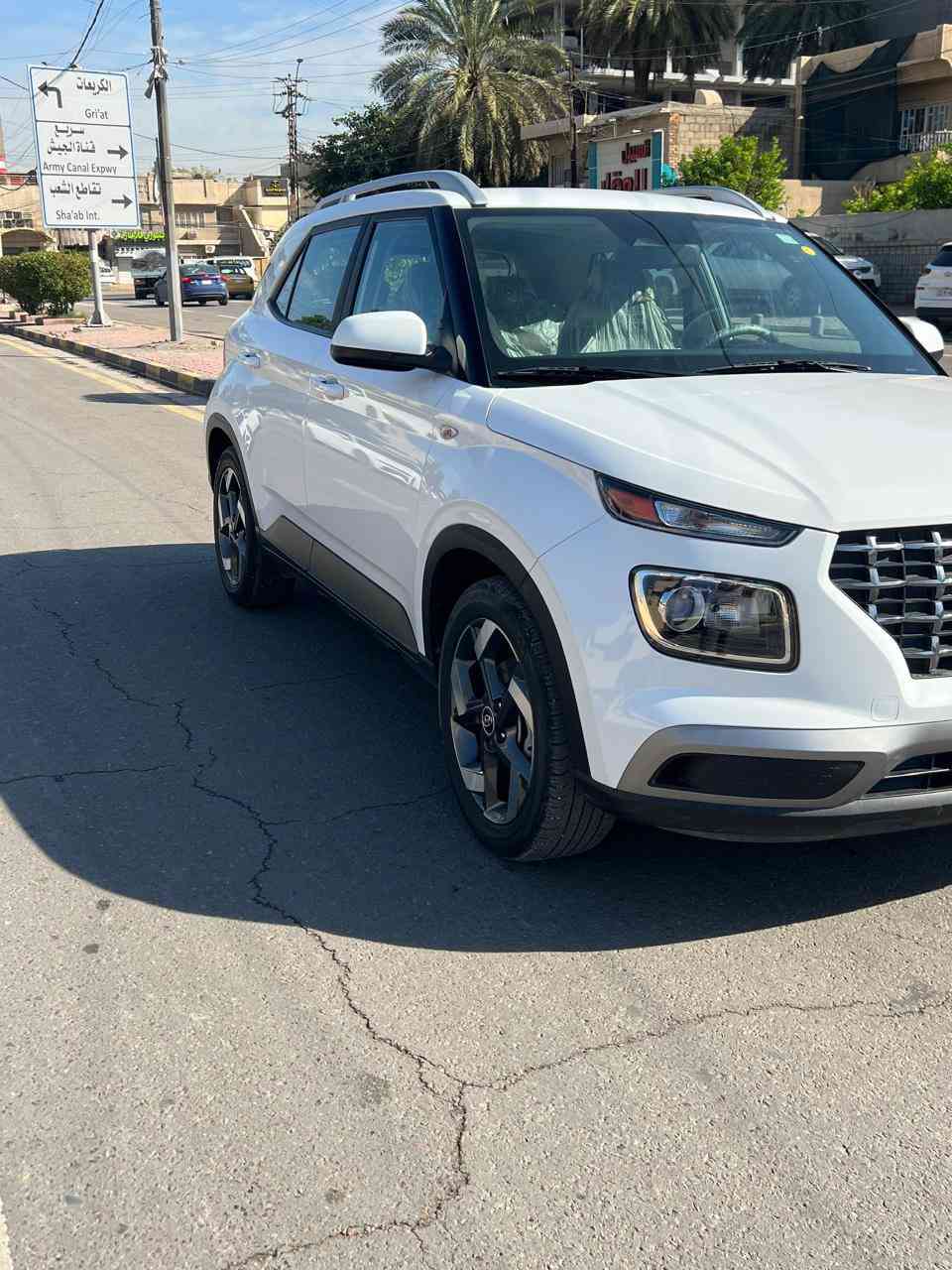 سلام عليكم 
كونا 23 سياره جديده بمعنه الكلمه
سياره بدون قطره صبغ بيها بابين مبدلات نفس الون 
سياره بدون ايرباك بدون دواخل 

سياره فول عدا البصمه 
-فتحه 
-داخل لونين 
-شاشه كبيره
-كامره دواره 
-فول تحكم ستيرن 
تحديد مسار 
وبعد بيها هواي مواصفات معروفه 
سياره ماشيه 23 الف 
بدون رقم المنفيس بسمي 
رايدها ب130 وبيها مجال 
مكاني بغداد صليخ ال600 
اي ستفسار ***********
