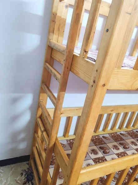 سرير خشبي ثقيل نجار عراقي
قياس ارتفاع 200 سم  عرض 75 سم طول 175 نظيف جدا استخدام بسيط 

السعر 350 الف السعر بي مجال قليل

واتساب ***********
