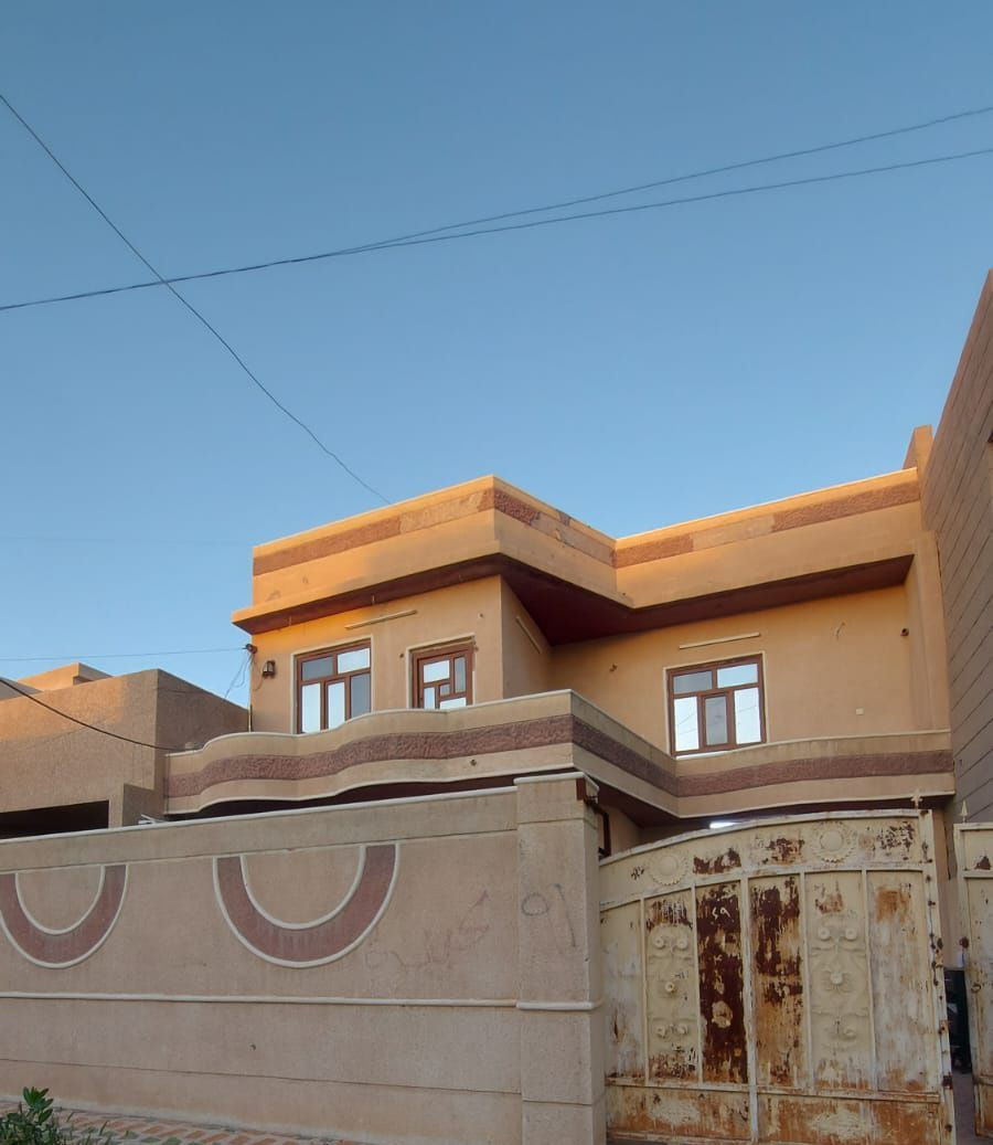 للأيجار بيت طابقين ٤ نوم في الأنواء قرب الشارع العام
مساحته ٢٥٠ متر السعر ٤٠٠ ألف للإستفسار***********

