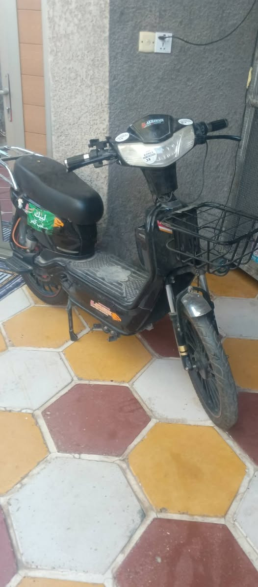 للبيع دراجه شحن طفت وما اعرف شنو عطلها السعر 150 للستفسار ***********
