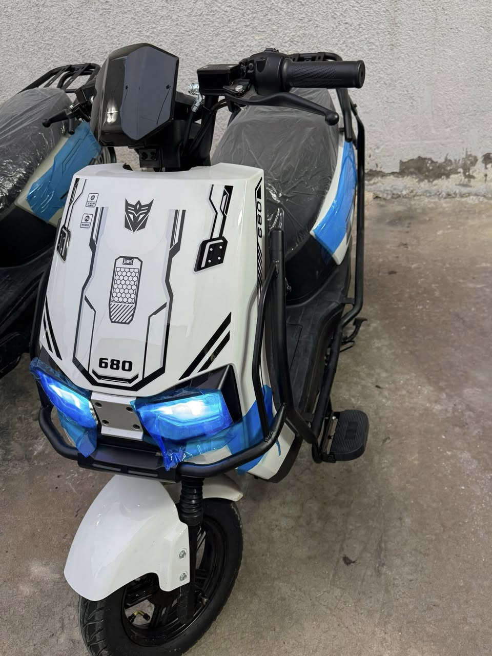 السلام عليكم باقي أخر ٨ دراجات من الحاوية سعر بلاش بسعر الكلفة اذا كلهن شلع السعر ٦٥٠ واذا مفرد وحدة او ثنين السعر ٦٧٥ الدراجة مزودة بدرع داير مايدور وجادر اصلي وخوذة ودواسة 
للاستفسار ***********
