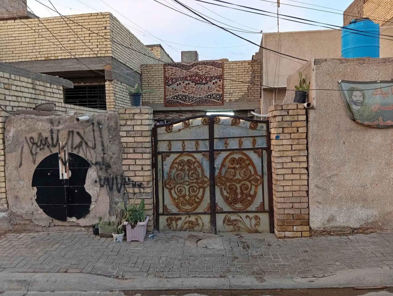 بيت للبيع مساحه 125م طابق وغرفه فوق طابو زراعي مكان حي السفير قرب افران علي الهادي بيت نضيف الاستفسار ***********
