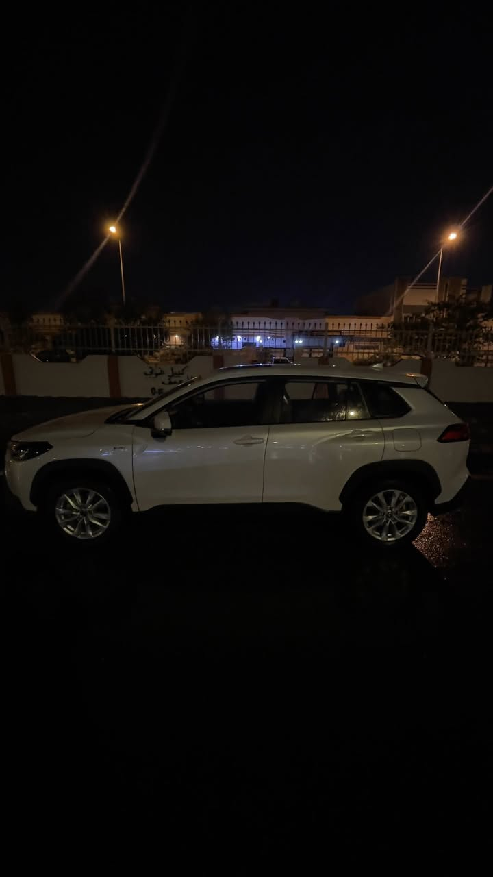 السلام عليكم كورلا كروس 2025 صيني فول مواصفات ماشيه 18000 كفاله عامه السياره رقم كوت باسمي تحويل ثاني يوم 
مكاني بصره 
  
محرك 2000 سي سي - 4 سلندر هايبرد دفع أمامي 
نافل حركه 6نمر 
جنوط قياس 17 إنش
حمالات
دخول وتشغيل بصمة (عدد 2) ذكي 
إشارات على المرايا الجانبية
تحكم كهربائي كامل بالنوافذ
مقاعد مخمل
تبريد أمامي وخلفي
نظام مراقبة ضغط الإطارات TPMS
نظام رادار أمامي ومثبت سرعة
أنظمة سلامة متقدمة:•

نظام تحذير التصادم الأمامي
نظام التوقف التلقائي.

نظام تحذير الخروج من المسار.
نظام البقاء داخل المسار
ABS نظام
**USB-CC منافذ
السعر : 180 وبيها مجال بسيط
***********
