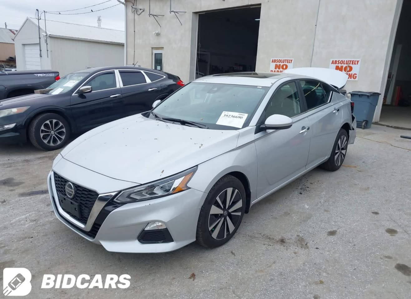 التيما 2022 مرقم اربيل بدون صبغ فقط بارد وحادثها كلش خفيف السياره نظيفه حيل وسعرها 185 وبيها مجال السياره فول مواصفات فتحه سقف وبصمه ورادار امامي خلفي وجوانب وبريك بصمه وويل كب 
***********
