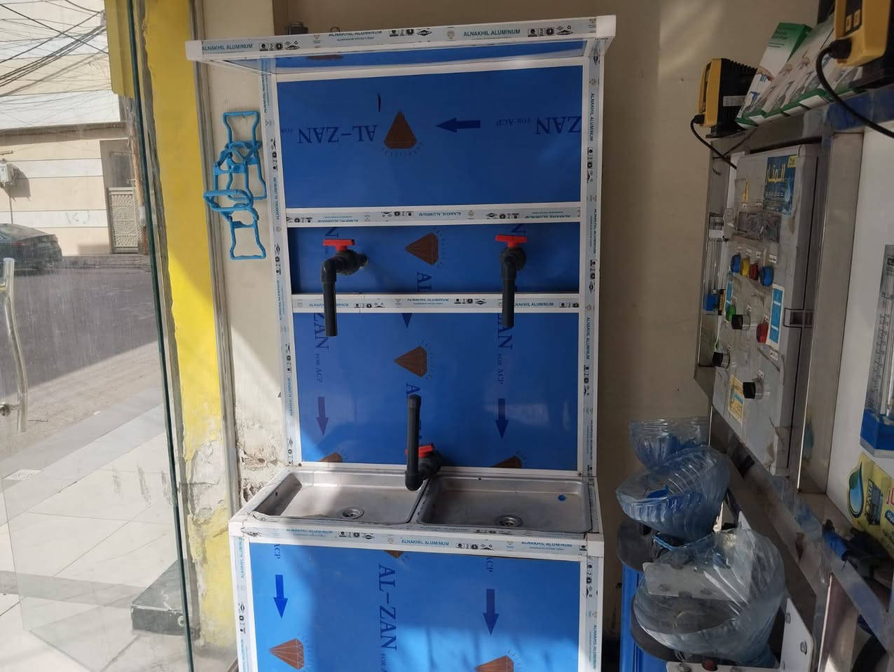 السلام عليكم محطة مي ارو المنار لتنقية المياه  للبيع المحطه جديده صارله شهرين منصوبه شرط املاحه ٥ المحطه يجي وياه تانكيين ابو الالفين وياه مبرده وشليف قباغه واربع فلاتر و٦ ظاغطات ماء المحطه الفين لتر بلساعه ...السعر ٥ ملايين ونص اخو البلاش مكاني بغداد الدوره زراعي العبيدي نصيحه الي يريد يشتغل ياخذه هيج وكت لان الجو تغير وهسه فترة رمضان والعالم اهم شي عده المي هسه واني بعته لان منطقتنه ميته مابيه شغل واكثر من محطه بيه ..رقمي.***********.
