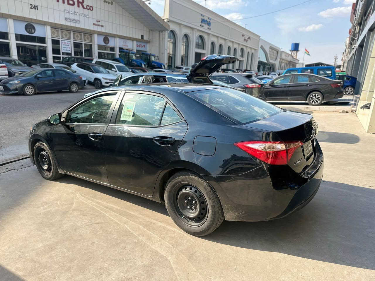 كورلا 2018 وارد أمريكي 🇺🇸
فئة LE (Corolla)
السعر 119ورقة و بيها مجال بسيط

ماشية: 43  ألف ميل فقد
رقم: سليمانية تحويل و غرامة شرط

✨ المواصفات ✨
 • محرك اقتصادي قوي وعملي حجم 18
 • ويل عادي 
 • شاشة + بلوتوث
 • كاميرا خلفية
 • مثبت سرعة
 • تحكم بالستيرن
 •  ترحيب أبواب
 • كشنات جلد ومخمل مريحة
 • إنارة LED
 • وضعية S

🚗 السيارة  :جملغ و باب خلفي كلير امريكي و بنيد مبدل شركة بدون دواخل بدون ارباك 
✔️ نظيفة جداً استخدام يومي وما تحتاج أي شي
واتساب و كورك 
*********** اكر, نينوى
