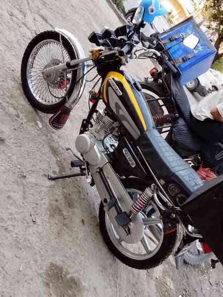 ايراني للبيع دراجه كلش حلوه بيه عقل رياضي يعني بيه نضام فصلات 4درجات صالنصه طرب الصوت كلش حلو اوراق كامله دراجه كلش حلوه اربعه كير السعر 600 بيه مجال بسيط العنوان بغداد المنصور  ***********
