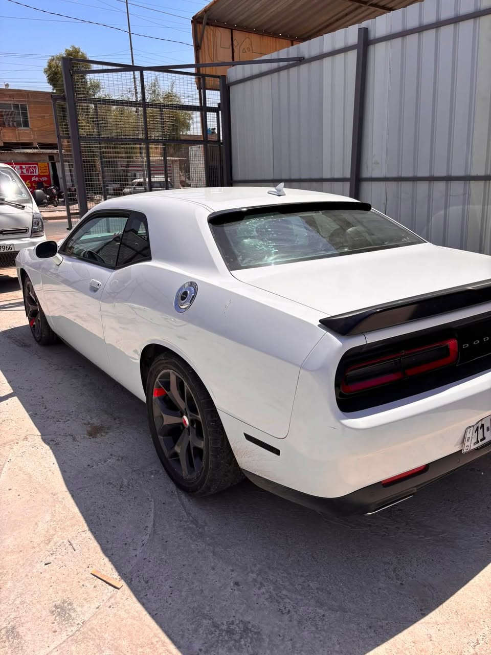 السلام عليكم
دودج جالنجر 2018 GT V6 3.6 
دبلات صفر 🟨
كاميرا خلفيه
حساسات خلفيه 
كشنات جلد ومخمل تدفئه تبريد
ستيرن تدفئه 
السياره حلوه نصبتها وما ناقصها شي بس تلحيضات خفيفه ضربتها جاملوغ بارد ومصبوغ ودعاميه بدون بنيد صور الحادث موجوده بل منشور رقم بغداد باسمي تحويل ثاني يوم  
سعر السياره 170$ وقابل للتفاوض 
رقم الهاتف *********** متوفر واتساب
