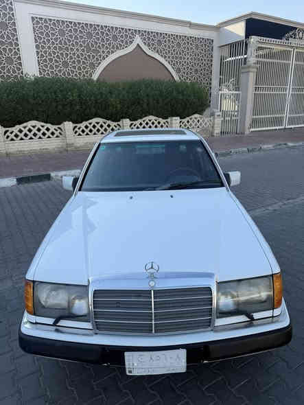 السلام عليكم 
مارسدس دب للبيع أو مراوس 
موديل 1988 
السعر 77 ورقة و بيها مجال 
السيارة مكفولة من ضربة قوية أو كص 
مكينة بلادية السيارة كلها بلادية 
مكينة كير حدادية تخم تاير تبريد شغال كهربائيات كله جاهز 
رقم بغداد السنوية مجددة لغاية 2029 
***********
