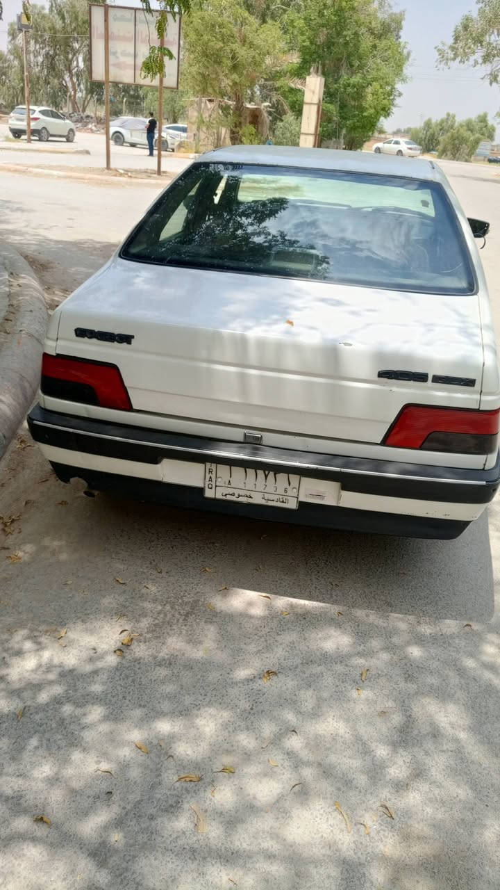 بيجو 405
بيها طخات بصيطه مكينه وكير مقدم جديد سياره بأسمي 
سعرها 31 وبيها مجال رقم الموبايل ***********
