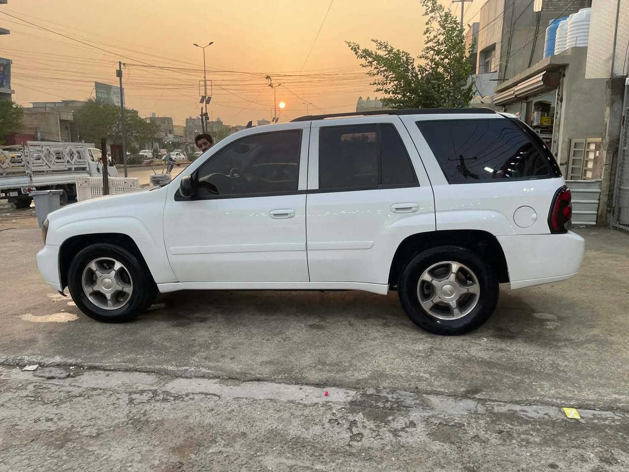 للبيع بلايزر موديل2008 السياره جديده مكينه كير حداديه بل كارتون السياره ماتصرف عليه ربع ومكفوله من الصربه بس الجاملغ الامامي جه السايق بي صبغ والباقي مكفول السعر120وبيه مجال  العنوان بغداد حي الجهاد ***********
