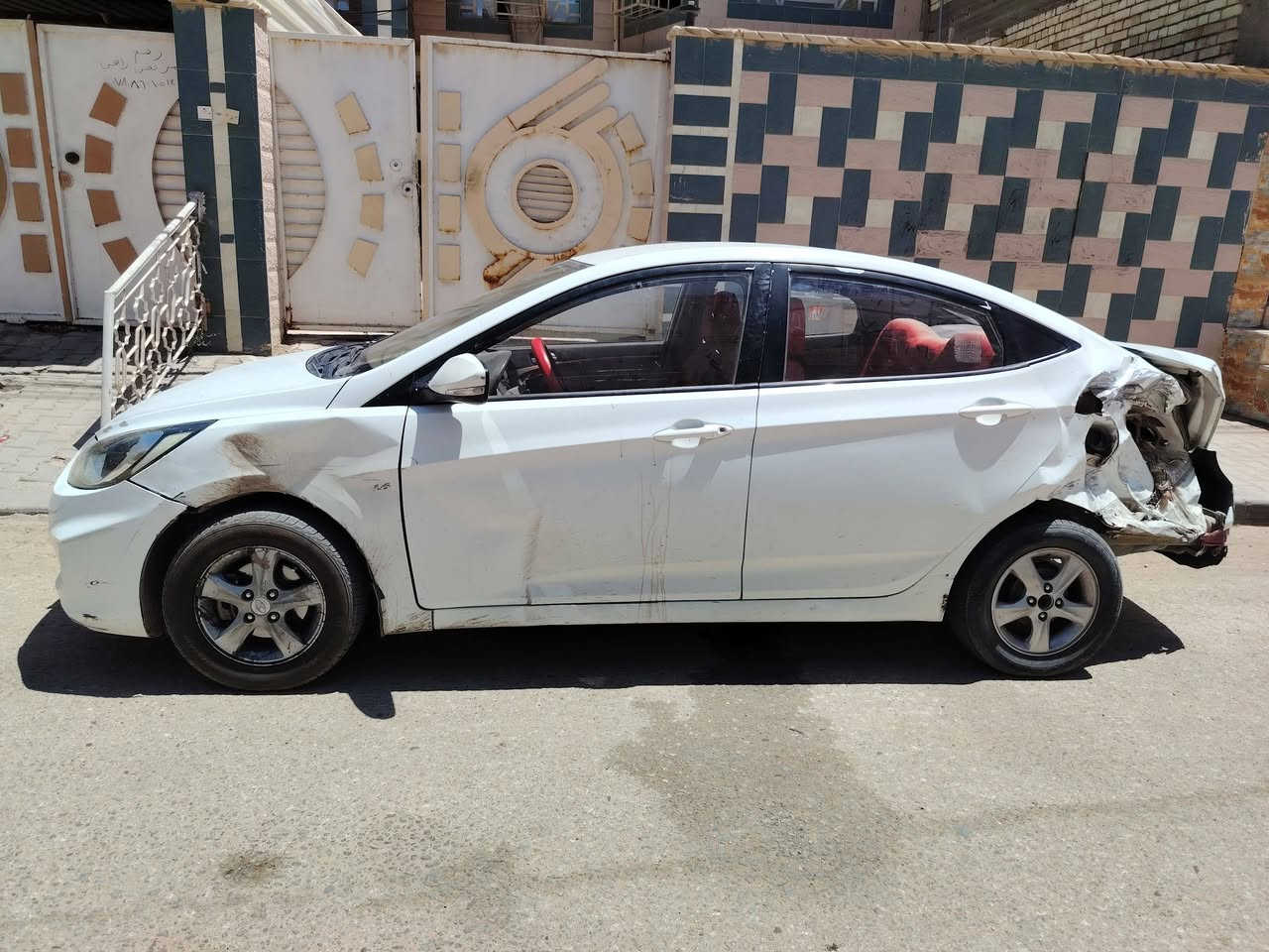 مكلف بالنشر اكسنت ب 75 ورقه (( السياره اكسنت 13 خليجي 1600 بيه هذا الحادث معلومه مابيه قطرة صبغ السياره و مابيه تكحيلات او كارت او تبديل او ضربه على الحار يعني سليمه فقط هذا الحادث الي سوه بيه هذني الاضرار حداديه و دجات وطبلات هوائية و زيتية كله اصليه موبس وره و كدام جديده محرك و كير جدد ممتازات نظيفات كهربائيات تبريد ثلج سليمة السياره باسمي رقمه الماني نجف مكانه نجف واتسابي ***********
