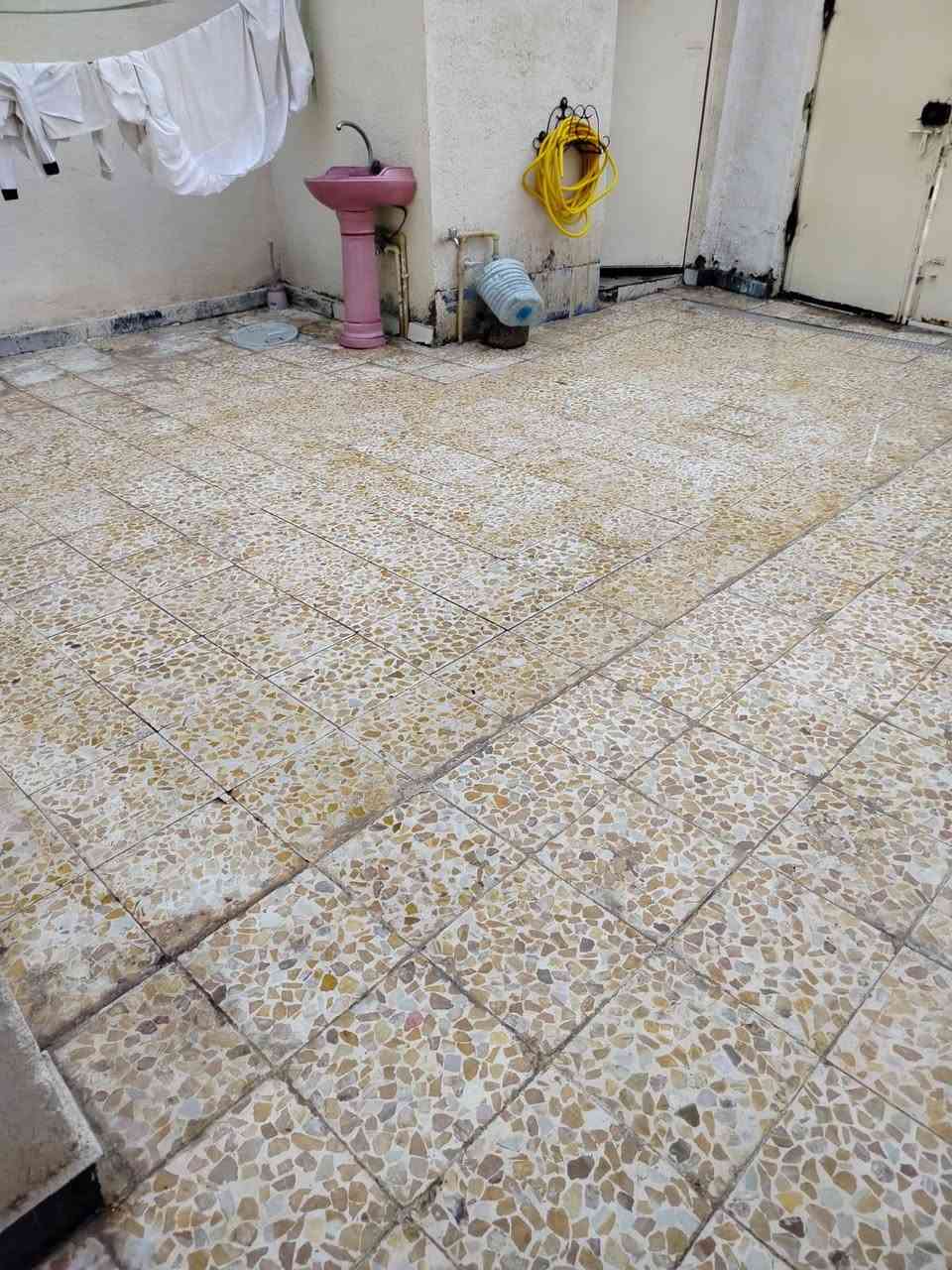 بيت زراعي مكانه حي الحسين الجديد قرب جسر الناظم مساحة 120 متر
البيت متكون من غرفتين غرفه فوك وغرفه جوه صاله و مطبخ واستقبال وحمام وتواليت خارجي الرقم مكلف بالنشر ***********
