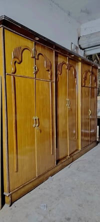 كنتورين صاج للبيع ابو ٣ابواب الارتفاع مترين و٢٠ والعرض متر و٨٠ سعره ٢٠...