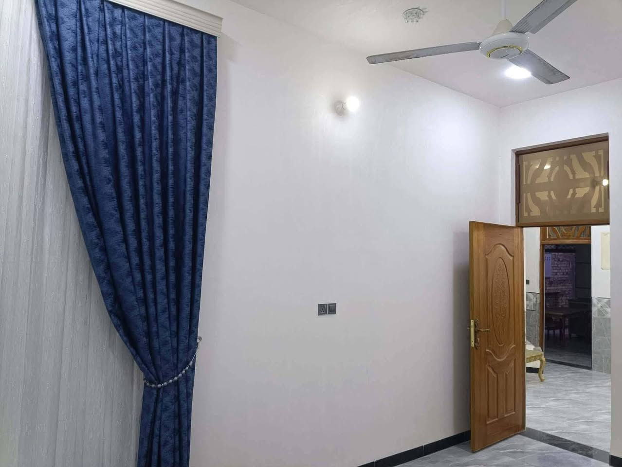 دار للإيجار (مؤثث) – الديوانية / حي العسكري الرابع

📍 الموقع: حي العسكري الرابع – شارع 7 السايدين الجديد

مواصفات الدار:

غرفة نوم واحدة

استقبال

صالة

مطبخ

صحيات عدد (2)

حمام واحد

مناور عدد (2)

طارمة

💰 سعر الإيجار: 400 ألف دينار شهرياً

للاستفسار والتفاصيل يرجى التواصل.


**إذا كنت صاحب هذا الإعلان وتريد حذفه لأي سبب، رجاءا أرسل رسالة إلى الدعم الفني**