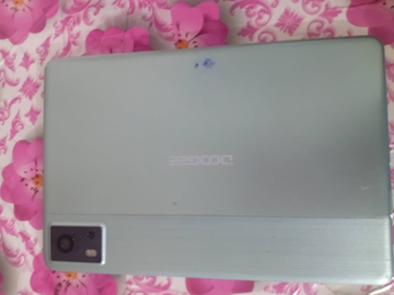 ايباد للبيع او مراوس مبايل وكع ونكسرت شاشه ***********
