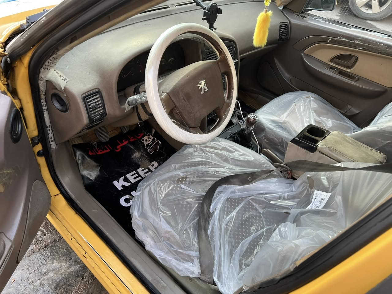 سلام عليكم سياره بيجو لميس موديل 2015 كير ومكينه وغرفه وصدر كله جديد بيها طخه بل باب اصبعين على بارد وبل جاملخ  سنويه28 مصفره هيئه وغرامات مكفوله سعر 33مجال قليل مكاني بغداد ***********
