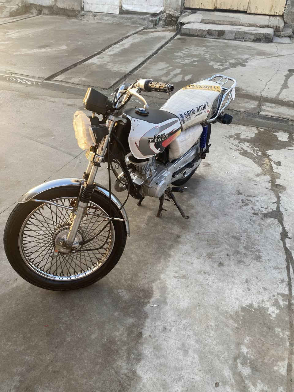 سلام عليكم دراجه 2020 مفتوح شرط لاصرف ولاه بخار كهربائيه كله شغاله  تايرات جدد  محرك اخرسً دبل اشاير لدد شغاله دبلات شغاله باتري جديد زنجيل جديد دهن جديد الدراجه ع اخر حبايه اتصل***********سعر 375وبي مجال
