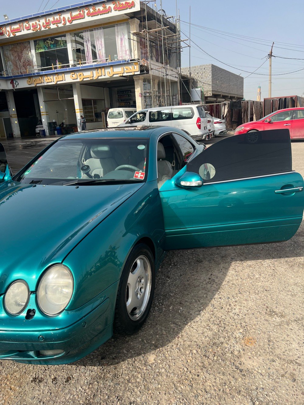 السلام عليكم مرسيدس 2001جاهزه من كلشي مكينة بلاد 4سلندر تبريد تدفئة تحكم كشنات كهربائي ترايك وين ما يعجبك رقم بصرة وراعيها يمي تريد وكاله تريد تحويل بالعجبك مكان السايره بصرة السعر 110وبيها مجال قليل حك الجيه ر