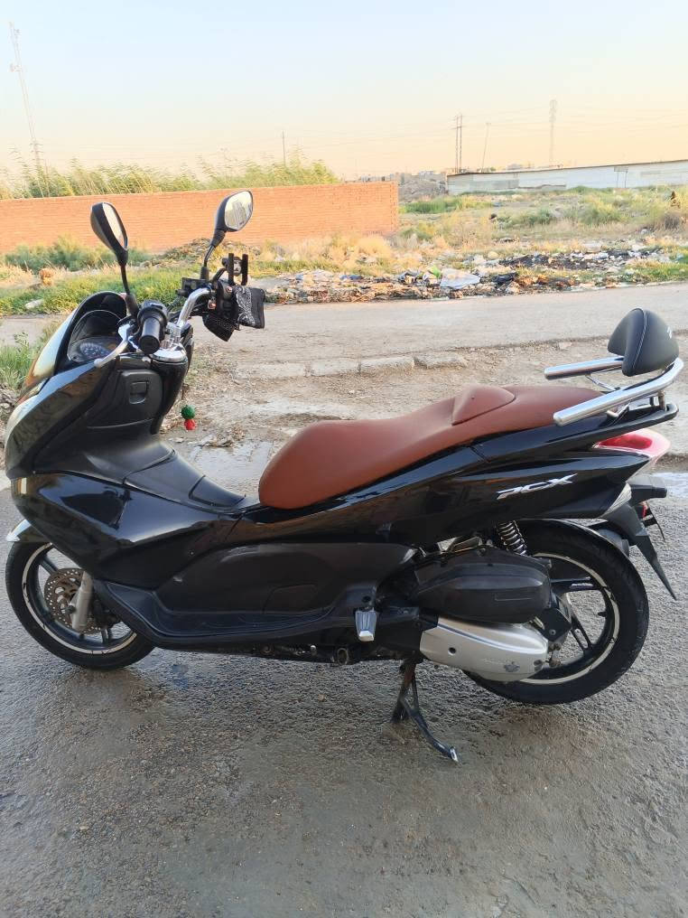 السلام عليكم pcx الجيل الاول مكفوله كفاله عامه برغي ممفتوح بيها السعر11 ورقة موبايل *********** بغداد, العراق
