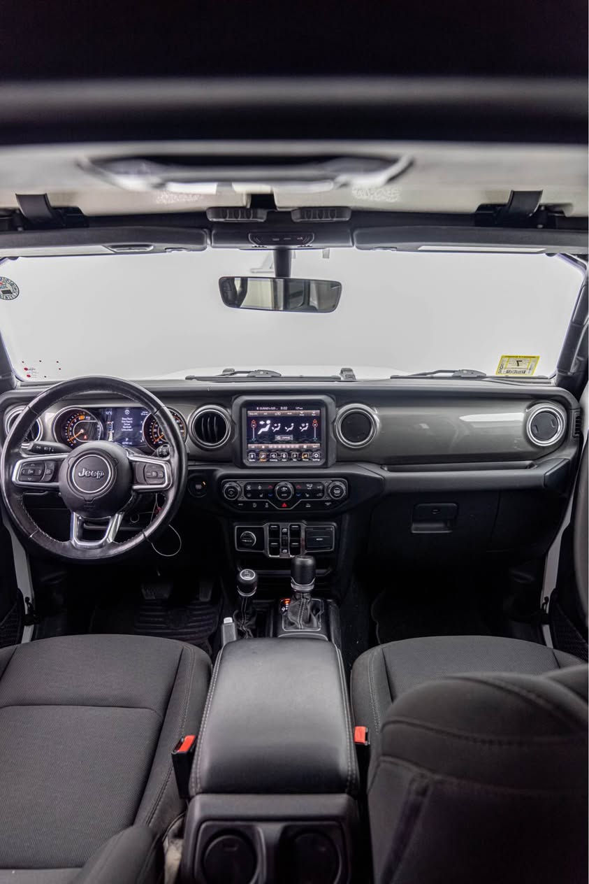 Jeep Wrangler 2023 V6
جيب رانجلر ٢٠٢٣
مواصفات Sahara

مكينة ٦سلندر حجم ٣.٦لتر تنفس طبيعي
ماشية ٤٣،٠٠٠ ميل و بحالة جداً جيدة 

ضرر السيارة جاملغ خلفي صبغ فقط بدون دواخل و ايرباك
السيارة مرقمة اربيل الدولي الجديد شرط التحويل

سعر السيارة 28,300$ دفترين و ثلاثة و ثمانين ورقة و بيها مجال للطيبين السيارة موجودة ب دهوك

ل اي استفسار عن السيارة تكدرون تتواصلون وياي 
(***********) دهوك, العراق

