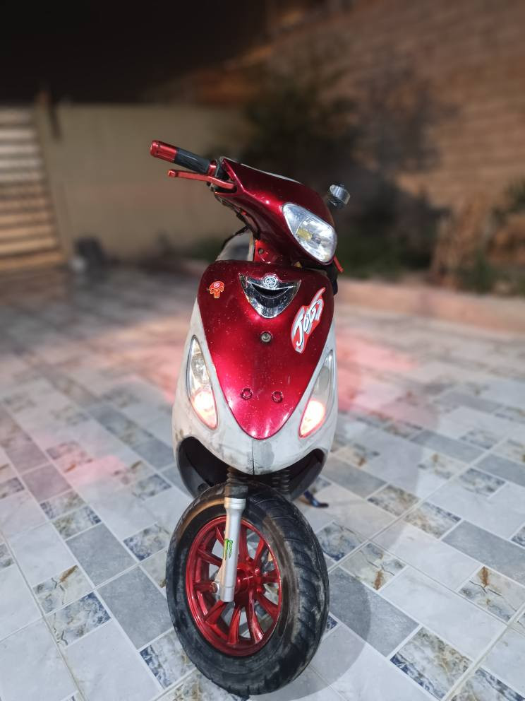 دراجه ماكس قجمه للبيع دراجه بلاديه من الطول لطول تجي تفحص بيدك بس كفراتها الحمر تجاري ولاسود بلادي انطيكياهن ثنينهن  .كربائيات كلها شغاله +هورن سيدان +زنون2 . دراجه تاخذها كامله مكمله 

للاستفسار *********** البصرة, العراق
