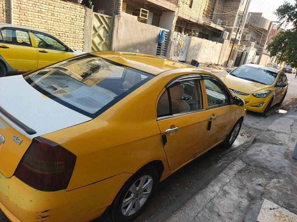 السلام عليكم .. للبيع ليفان 620 موديل 13 رقم ديالى انكليزي
محور كير ومكينة كورلا اوتوماتيك 
🚇 مصفرة هيئة وغرامات 
🚇 السيارة باب وجاملغ يمين صبغ قليل 
🚇 دواخل نظيفه 
🚇 صدر جديد 
🚇 تخم تاير جديد 
🚇 كامله بدون نواقص 

مكانه بغداد  ***********
السعر ( 55 $ ) وبيهه مجال قليل
