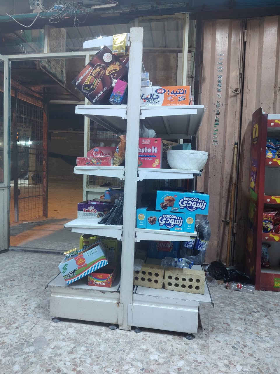 سلام عليكم للبيع سفينة ام المتر خمس طوابق نضيفة محتاج وريدابيعها سعر 70 وبيها مجال عنواني بغداد البلديات مامتواجد عل خاص ماعدي خاص فقط اتصال او واتساب ***********

