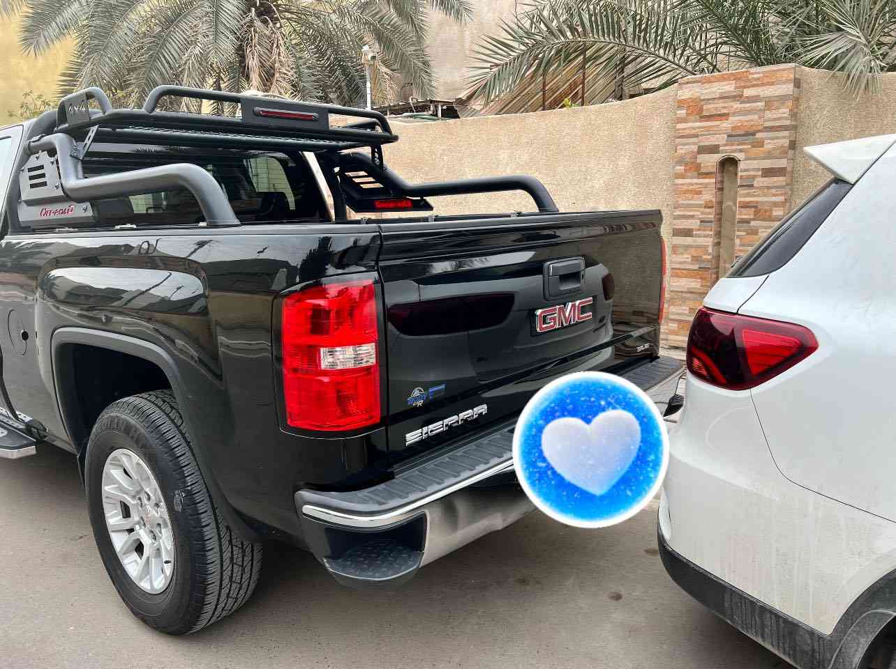 السلام عليكم  GMC سيرا مديل 2016  محرك V8  باب قصير وبدي قصير ماشية 185 كيلو متر رقم سليمانية نافذة لغاية 2028 تحويل ضربتها جاملغ امامي مبدل ومصبوغ والبنيد شبر جهة الجاملغ نفسة  وشبر من الباب جهة السايق  نفس مكان الضربة الباقي كفالة صور الضربة ماعندي اللي يريد رقم الشاصي يراسلني وبالخدمة سعرها 200 وبيها مجال *********** بصرة
